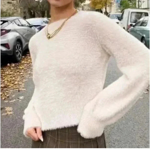 ARITZIA Sunday Best Kitten Sweater light pink  Size Small - Picture 2 of 9